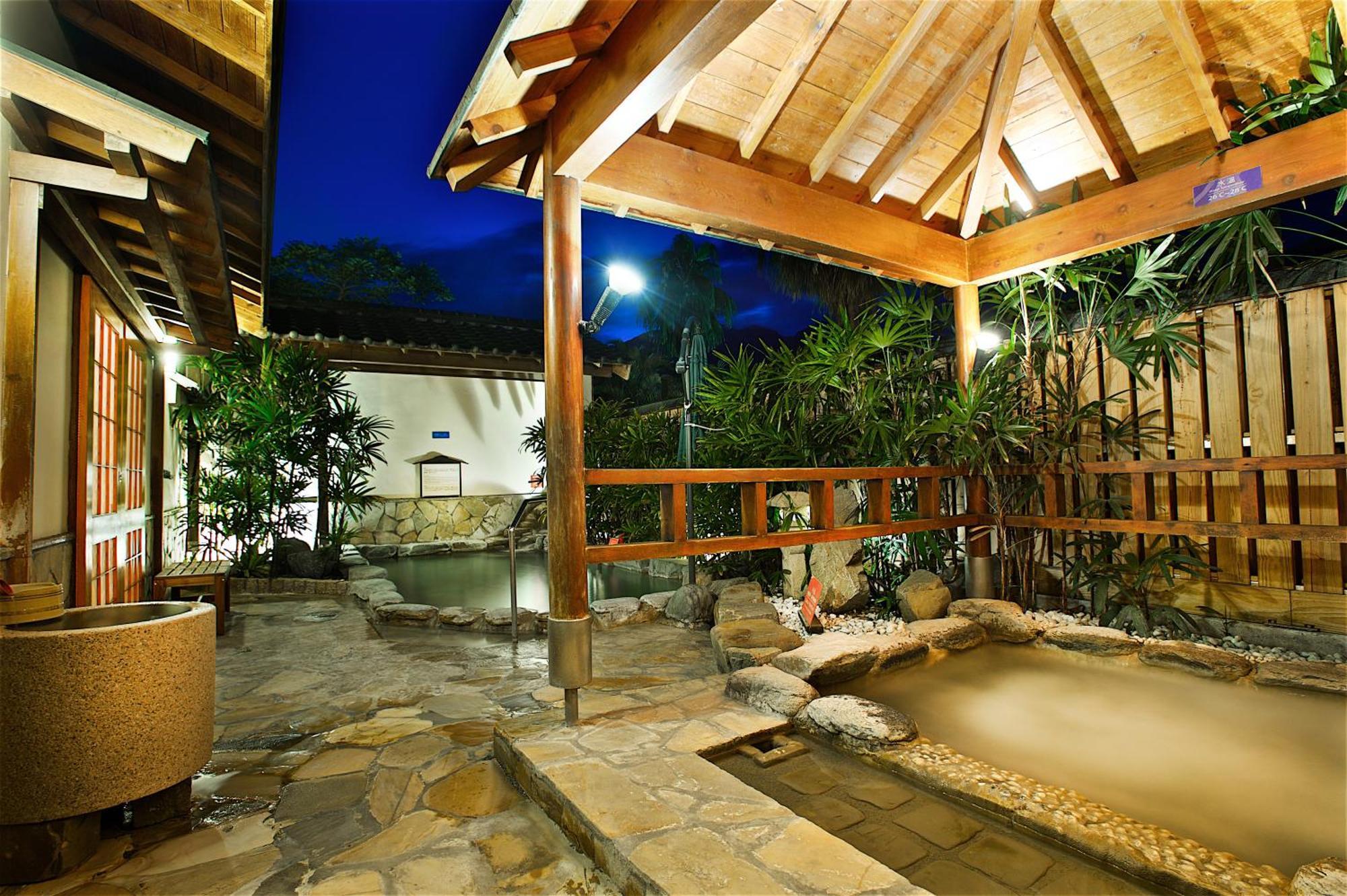 Hotel Royal Chihpin Wenquan Exterior photo A modern onsen in Japan
